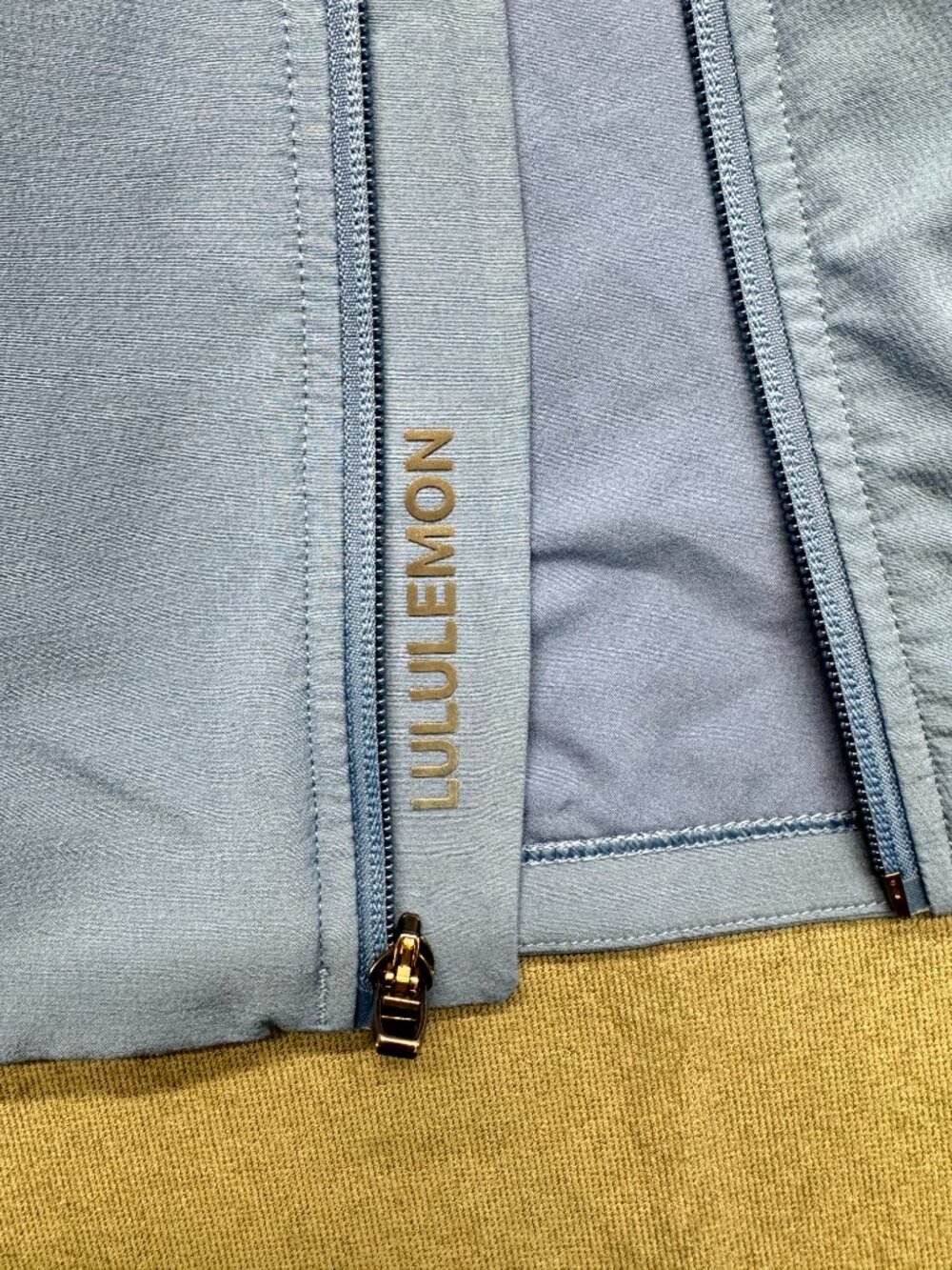 Lululemon Women’s Hooded Windbreaker Jacket Blue Size Medium Lightweight - Picture 3 of 13